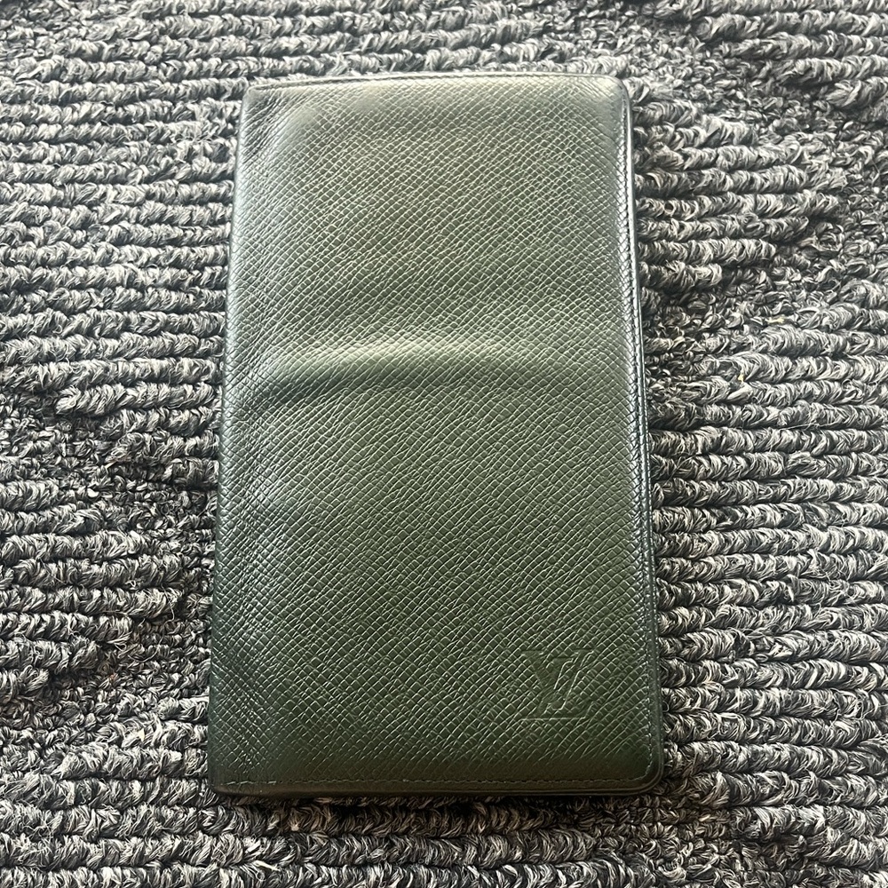 Louis Vuitton Green Leather Epi Wallet EUC